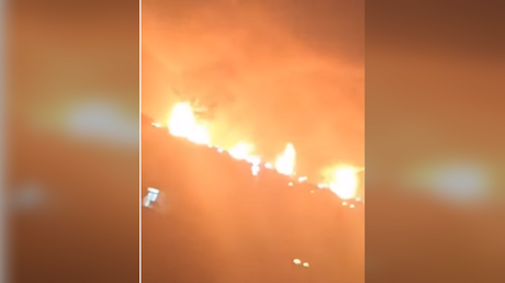 Reports of gunfire, explosions as fire envelops Saudi Aramco facility (VIDEOS)