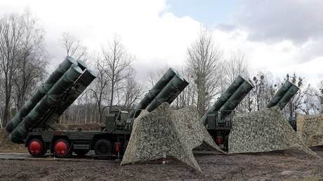 FILE PHOTO: S-400 surface-to-air missile systems deployed near Kaliningrad, Russia © Reuters / Vitaly Nevar