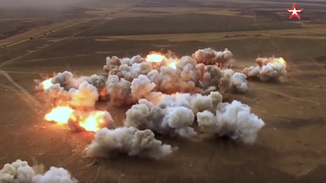 Blazing Sun & Meteorite: WATCH Russian army pound field with rockets during drills