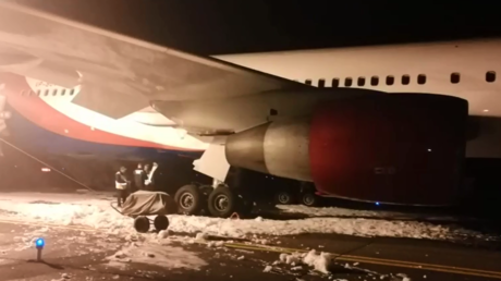 23 injured as Boeing 767 makes hard landing in Siberia, Russia (VIDEO)