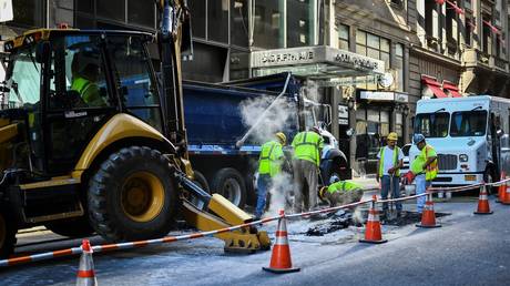 US wasted billions in Afghanistan while China developed infrastructure &ndash; and now New York has bumpy roads, jokes Pakistani PM