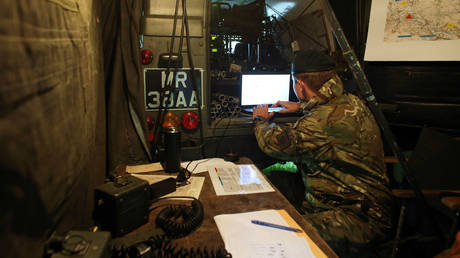 A soldier on a laptop at the Royal Military Academy Sandhurst © Getty Images / Matt Cardy