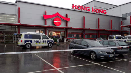 Police outside the mall in eastern Finland where Tuesday's attack took place. © Jaakko Vesterinen/Lehtikuva/via REUTERS