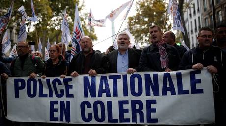 &lsquo;March of anger&rsquo;: Thousands of cops protest in Paris over working conditions, pension reforms & suicides