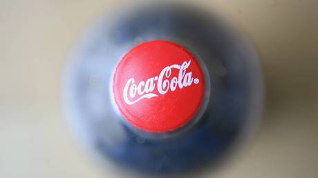 Viral video of cosplayer trying to plug exploding Coca-Cola bottle spawns meme of ultimate regret & draws comparison to Brexit