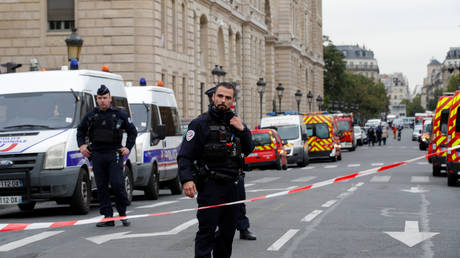 French police secure the area in front of the Paris Police headquarters in Paris, France, October 3, 2019 © REUTERS/Philippe Wojazer