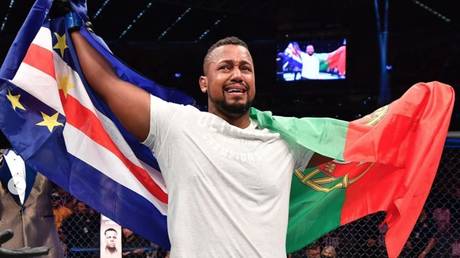 One hitter quitter! UFC heavyweight debutant Yorgan De Castro delivers HUGE knockout at UFC 243 (VIDEO)