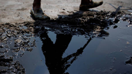 WATCH Smoke plume in the sky as Colombian oil pipeline BOMBED causing water contamination