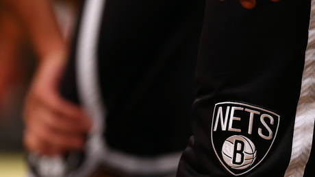 A view of the Brooklyn Nets logo on the player uniforms © AFP / Elsa