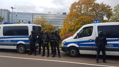 Police at the scene of Wednesday's attack in Halle, eastern Germany © REUTERS/Marvin Gaul