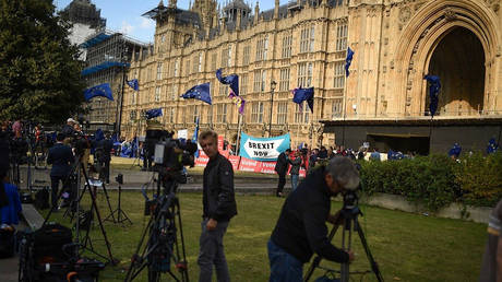 Foreign media experts brand British journos &lsquo;useful idiots&rsquo; over Brexit coverage, but where were their voices on Iraq & Assange?