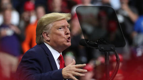 U.S. President Donald Trump holds a campaign rally in Minneapolis, Minnesota, U.S., October 10, 2019. © REUTERS/Leah Millis