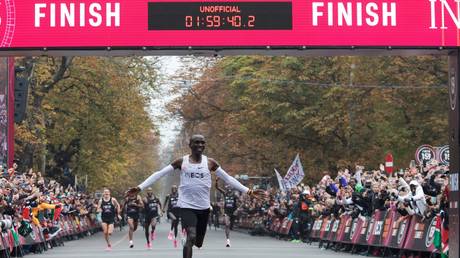 Laser beams, an army of pacesetters & special Nike shoes: How Eliud Kipchoge ran the first sub 2-hour marathon