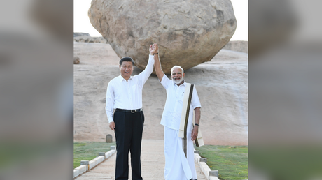 Indian Prime Minister Narendra Modi (R) and Chinese President Xi Jinping pose for a picture at Krishna's Butterball in Mamallapuram, India on October 11, 2019.