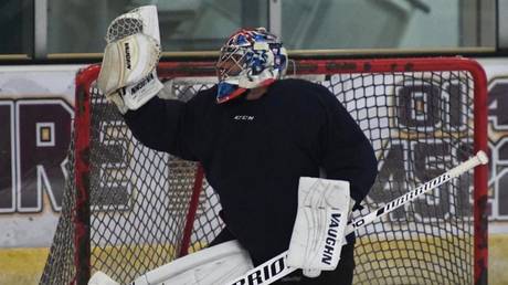 Still got it! Champions League winning goalkeeper Petr Cech saves two penalties in ice hockey debut (VIDEO)