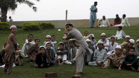 FILE PHOTO. Students of a madressa in Lahore. ©REUTERS / Mohsin Raza