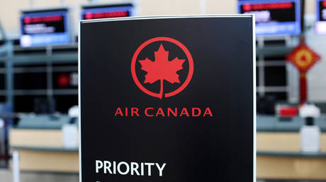 FILE PHOTO: Air Canada signage at Vancouver's international airport in Richmond. ©REUTERS / Ben Nelms