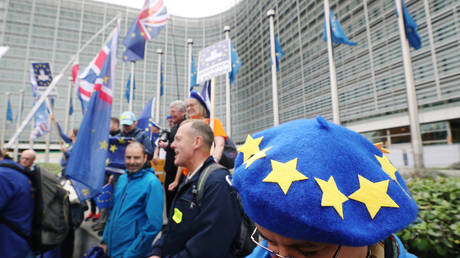 People attend a protest against Brexit outside the EU Commission headquarters in Brussels © Reuters / Yves Herman