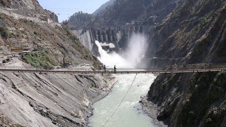 FILE PHOTO A hydropower project in the Chenab river, which flows through India & Pakistan © Reuters / Amit Gupta