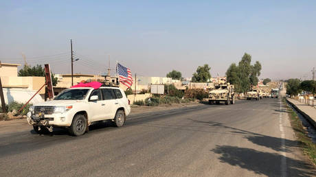 A convoy of U.S. vehicles are seen after withdrawing from northern Syria, at the Iraqi-Syrian border crossing in the Sahela border in the northern province of Dohuk, Iraq, October 21, 2019. © REUTERS/Kawa Omar