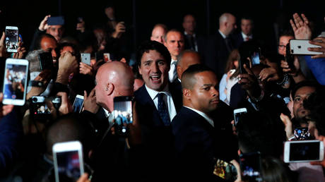 Losing majority with hysterical dignity? Trudeau&rsquo;s &lsquo;victory speech&rsquo; turns into scandal, as he jumps on stage interrupting rival