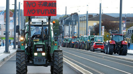 5daf0e3d20302717dd75c10e Farmers’ protest moo-vement reaches Finland: Cows brought to Helsinki University after beef ban (VIDEO)