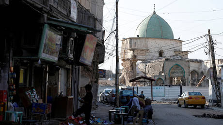 People are seen near damaged al-Nouri mosque, where Islamic State leader Abu Bakr al-Baghdadi declared his caliphate back in 2014, in the old city of Mosul, Iraq, October 27, 2019. © REUTERS/Abdullah Rashid