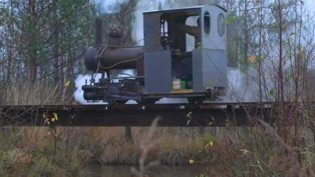 Little Russian engine that could: Villager spends decade building own railway, complete with steampunky locomotive (VIDEO)
