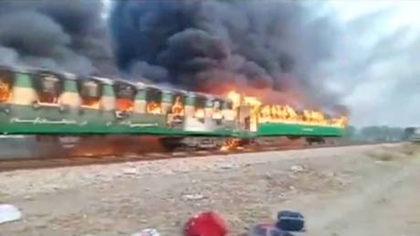 5dba774e203027439c375b23 At least 65 passengers killed as packed train burns in Pakistan (VIDEOS)