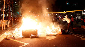 Fierce clashes in Barcelona as pro-independence demonstrators & police face off (VIDEOS)