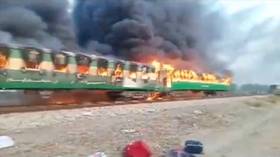 At least 65 passengers killed as packed train burns in Pakistan (VIDEOS)