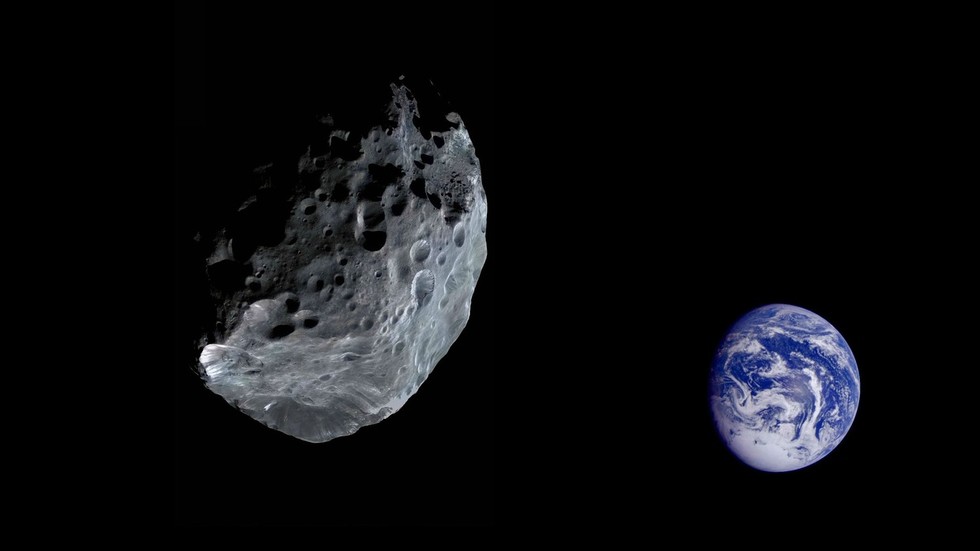 Asteroid spotted a week ago to speed between Earth and Moon