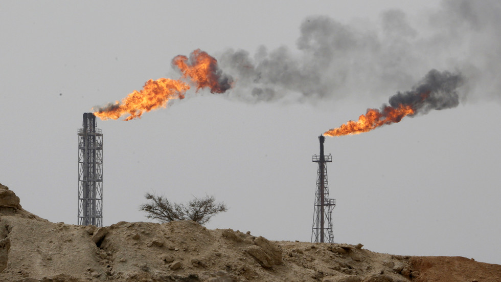 Iran discovers massive oilfield that can boost its national reserves by
