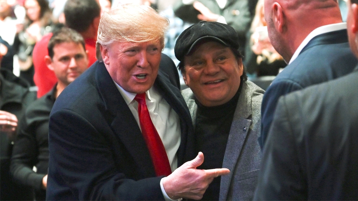5dbe3ccb85f5405cae0a5ba1 ‘Headlock him up!’ Protesters gather outside Madison Square Garden as US president Donald Trump watches UFC 244 (VIDEO)