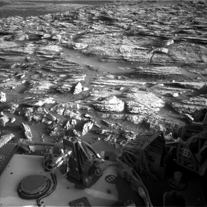5dc0408d20302748ea66e767 What a butte! Curiosity beams back hauntingly beautiful PHOTOS of barren Martian wasteland