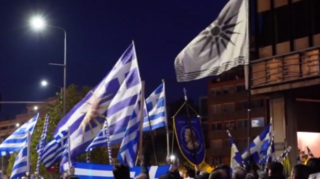 Greeks march against migrant policy as govt takes in 40,000 refugees in last 4 months (VIDEO)