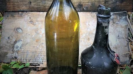 Jackpot! Divers rescue 900 bottles of old French liquor bound for Russian Tsar Nicholas II (PHOTOS, VIDEO)