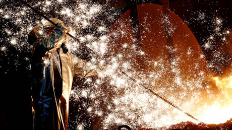 FILE PHOTO: Steel plant © Reuters / Wolfgang Rattay