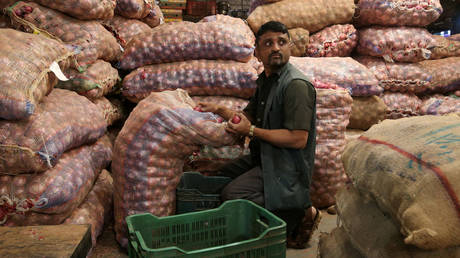 File photo: © REUTERS/Francis Mascarenhas