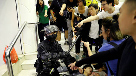 Hong Kong police & fire dept struggle for unity as frontline officers lock horns with each other (VIDEOS)