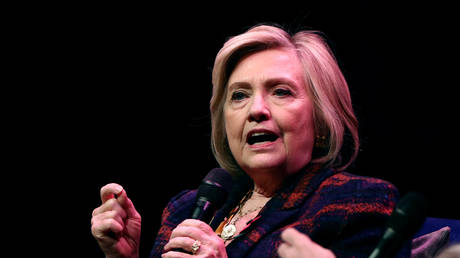FILE PHOTO: Hillary Clinton promoting her book in London © Reuters / Simon Dawson