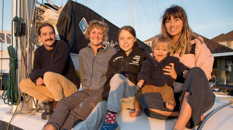 Greta Thunberg poses with the crew of La Vagabonde © Reuters / Twitter @GretaThunberg