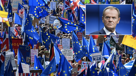 (Main) Demonstrators hold placards and EU flags in London © AFP / Niklas Halle'n 
(Top right) European Council President Donald Tusk © AFP / Aris Oikonomou