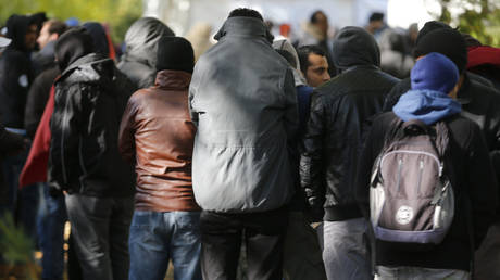 FILE PHOTO Migrants wait in line to register in Berlin, Germany, October 12, 2015. © Reuters / Hannibal Hanschke