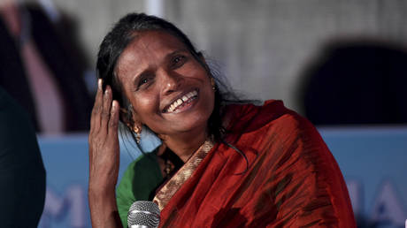 Joker 2.0 VS Kindness whilst judging: Twitter divided after India&rsquo;s viral superstar Ranu Mondal gets bizarre makeover (PHOTO)