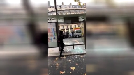 Bus stop fights back: Paris protesters face unexpected backlash while staging street mayhem (VIDEO)