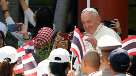 ‘When are you going to jail?’: Pope Francis jokes with French journalist about upcoming marriage