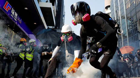 © REUTERS/Tyrone Siu