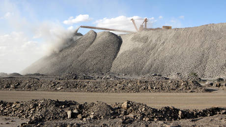 FILE PHOTO: A mining machine is seen at the Bayan Obo mine, China © Reuters