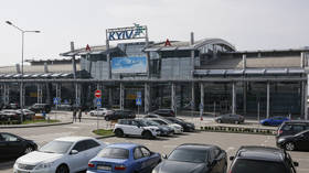 Destination lost: Airline pilot confuses passengers welcoming them to MOSCOW after landing in KIEV (VIDEO)